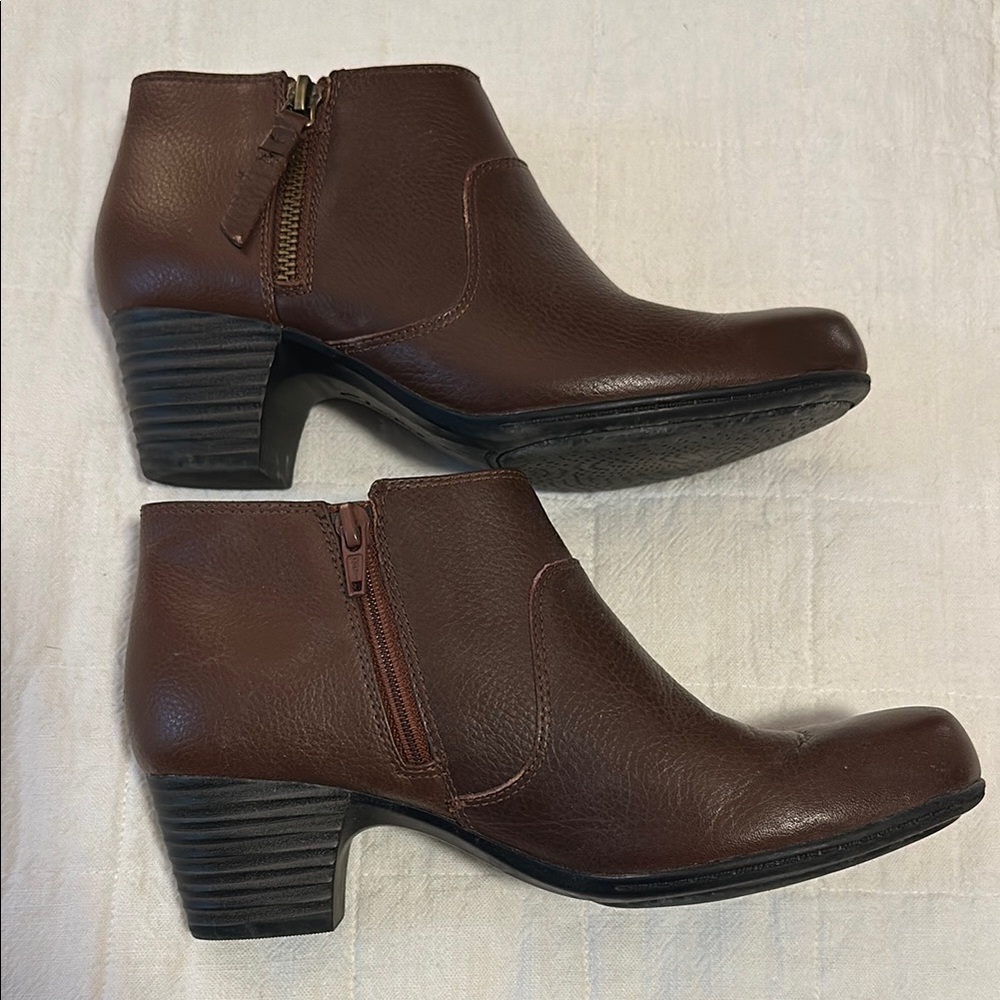 Clarks Brown Ankle Boots with Side Zipper and Stacked Heel
